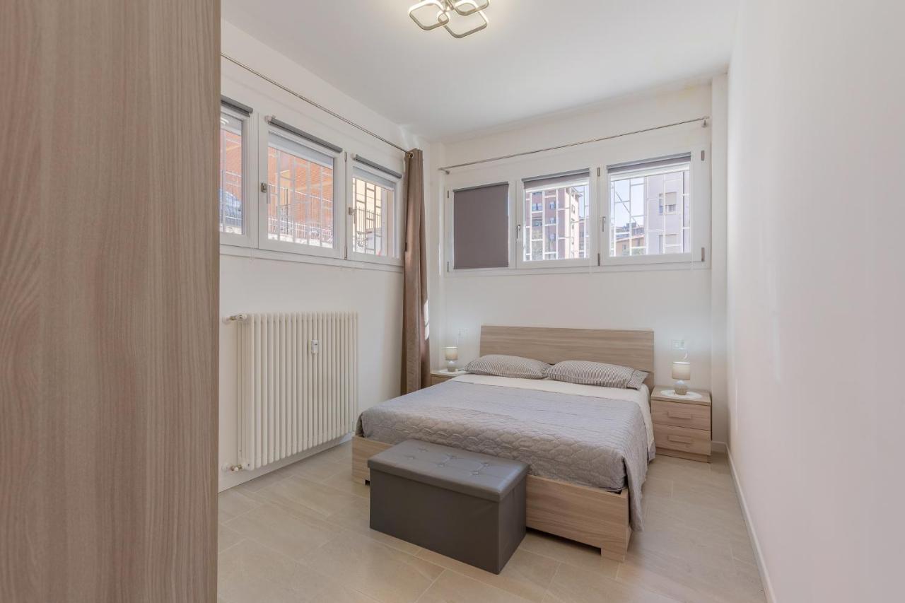San Donato Fiere Essential Apartment W/Parking Bolonia Exterior foto
