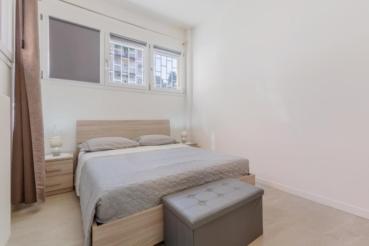 San Donato Fiere Essential Apartment W/Parking Bolonia Exterior foto