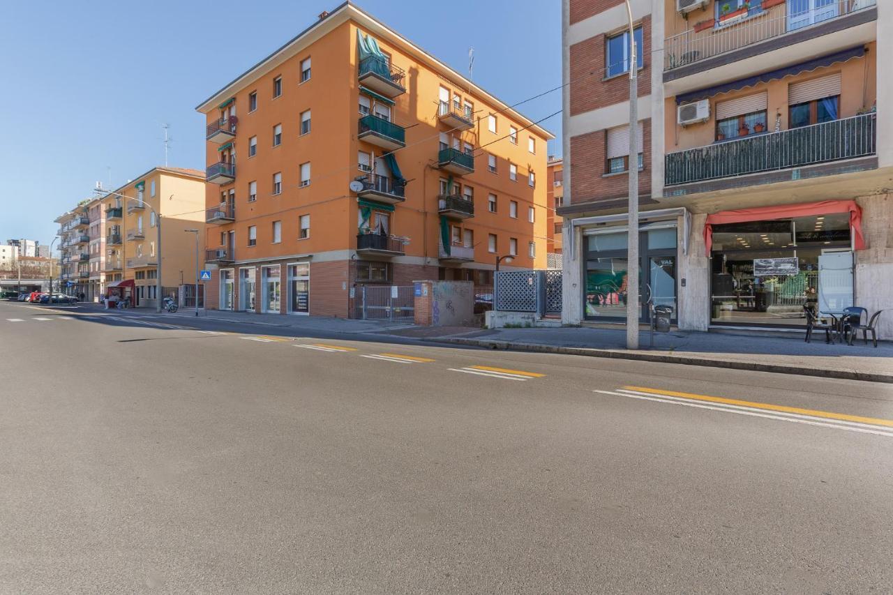 San Donato Fiere Essential Apartment W/Parking Bolonia Exterior foto